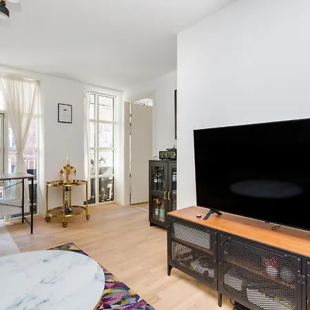 Appartement 200 M Fra Rutebilstation - Privat Terrasse, Grill