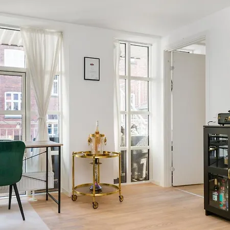 200 M Fra Rutebilstation - Privat Terrasse, Grill Appartement *
